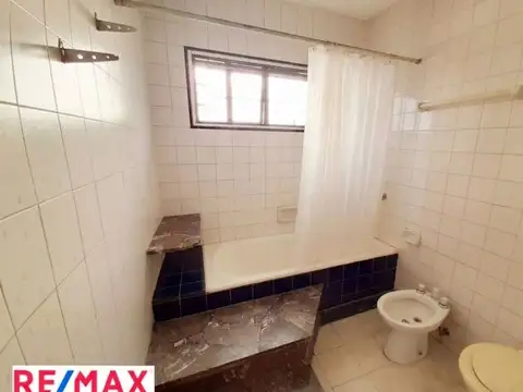 Casa en Alquiler en Gregorio de Laferrere, $ 1.800.000