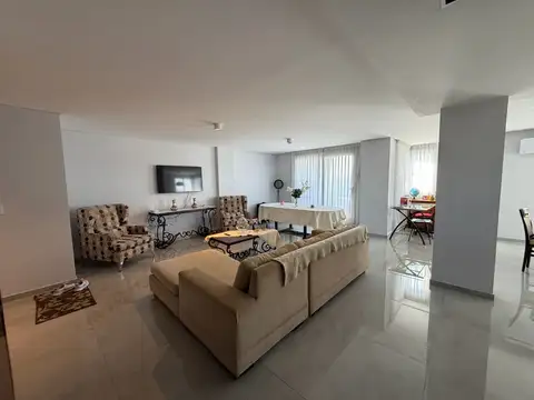 Departamento 9 ambientes con 2 baños