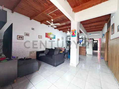 Venta | Casa de 4 Dormitorios con patio, terraza y cochera en Echesortu, Rosario