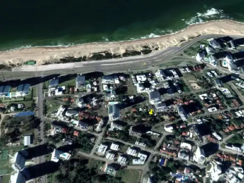 Carlos Vaz Ferreira & Avenida