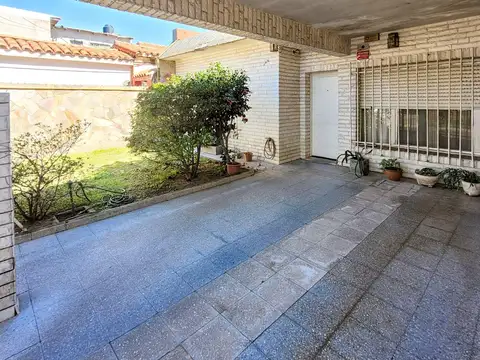 Casa 5 ambientes con 1 baño