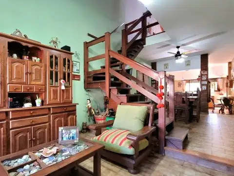 Casa 5 ambientes con 2 baños