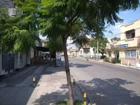 Local en Alquiler en Sarandi, $ 350.000