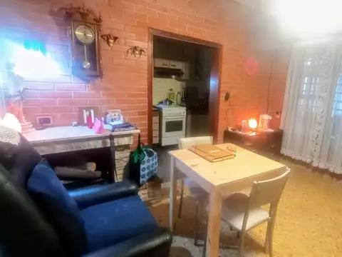 Casa 8 ambientes con 3 baños