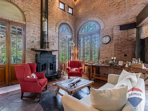 Venta casa Pque Leloir 5 amb piscina lote 2276m2