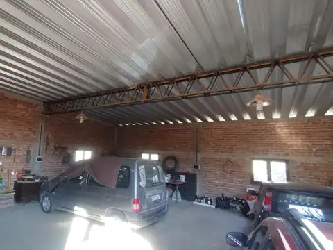 Casa de campo, casa de huespedes, galpón cochera en 3,85 Has