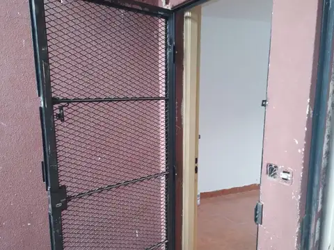 Depto. en 1er piso  frente a Ruta 200. Ferrari, Merlo