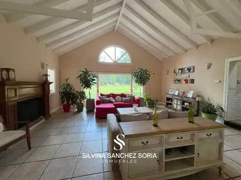 Casa 5 ambientes con 2 baños