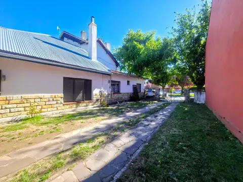 Casa en Venta con 2 cocheras