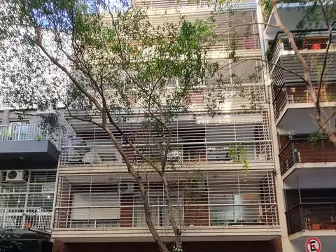 EXCELENTE DEPARTAMENTO TRES AMBIENTES  CON COCHERA