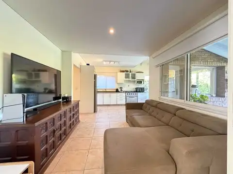Casa 5 ambientes con 2 baños