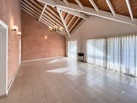 Casa 4 ambientes con 4 baños