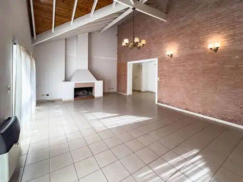 Casa en Alquiler en Barrio Parque Leloir, USD 2.500