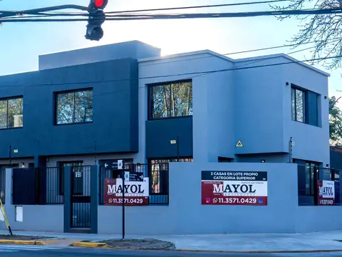 CASA EN LOTE PROPIO DE 4 AMBIENTES A ESTRENAR EN VILLA ADELINA