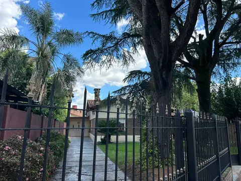 CASA A LA VENTA CON EXCELENTE LOTE CALLE MELIDE 1254 JOSE MARMOL