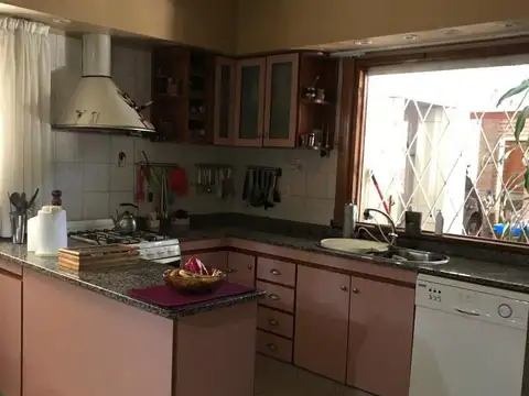 CASA A LA VENTA CON EXCELENTE LOTE CALLE MELIDE 1254 JOSE MARMOL