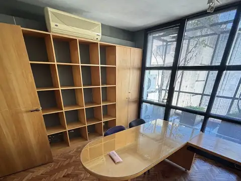 Amplia Oficina en Alquiler - Zona Tribunales muy Luminosa