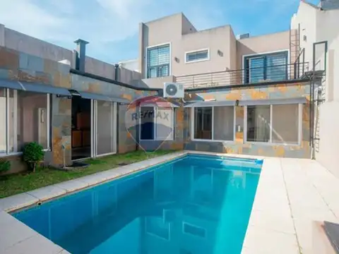 VENTA CASA 4 AMB EN OLIVOS CON PILETA Y QUINCHO
