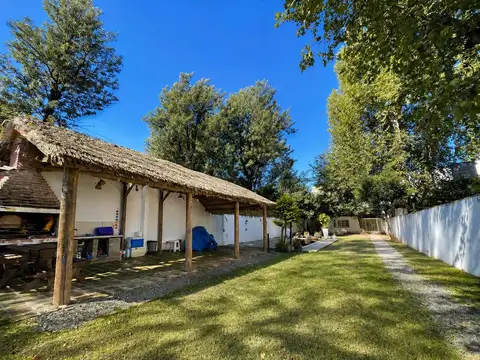 VENTA CASA 2 DORMITORIOS EN LOTE DE 800M2 ARGUELLO
