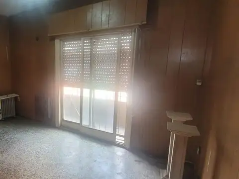 EN VENTA PH 3 AMBIENTES A REFACCIONAR CON BALCON AL FRENTE