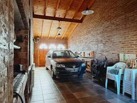 Casa 5 ambientes con 2 baños