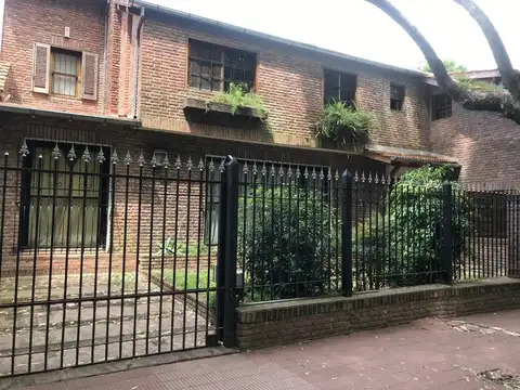 Casa en Venta con 3 cocheras