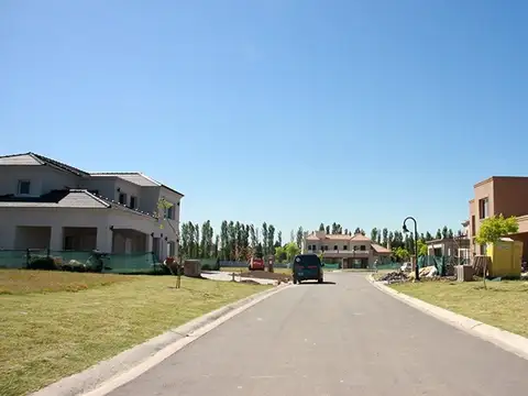 Mlm. Hermoso Lote En Village Plaza, Bella