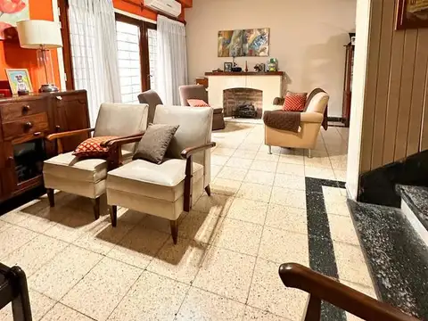 Amplia casa de 5 dormitorios con galería y pileta, Av. Roca al 1000, Barrio Sur
