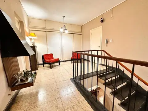 Casa 7 ambientes con 2 baños