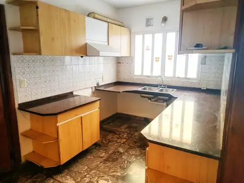 Casa en Venta en Alberdi, USD 180.000