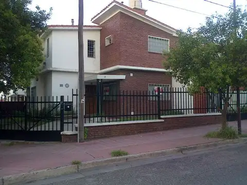 CASA  ESQUINA EN VENTA EN BARRIO PASO DE LOS ANDES. CIUDAD DE CÓRDOBA