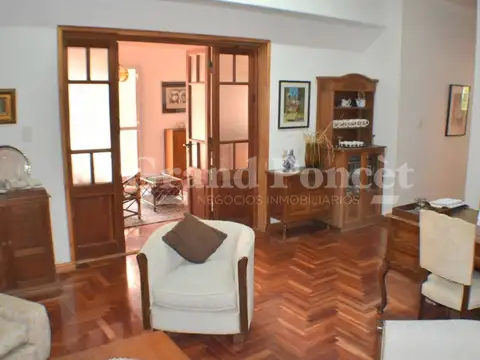 Departamento 7 ambientes con 2 baños