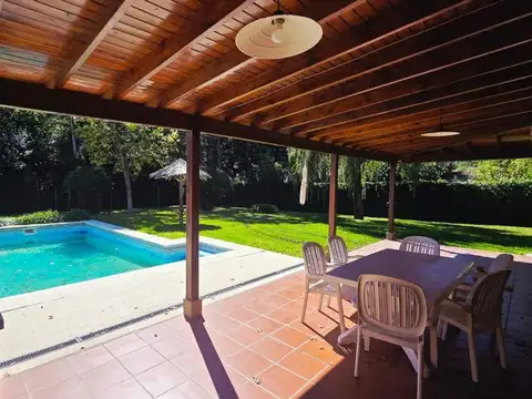 Casa en Venta con 2 cocheras