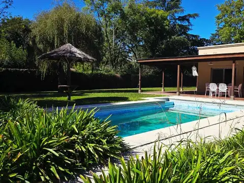 VENTA CASA QUINTA HOSTERIA SUR LUJAN PILETA