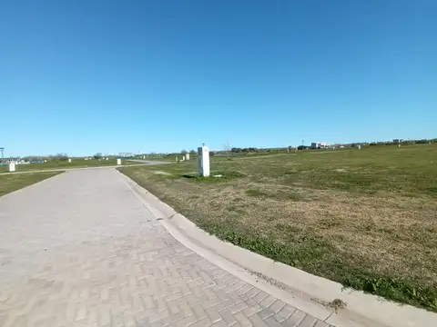 Lotes centrales en venta desde U$S 55.000 en "Barrio Elcano", Pueblos del Plata (Hudson)