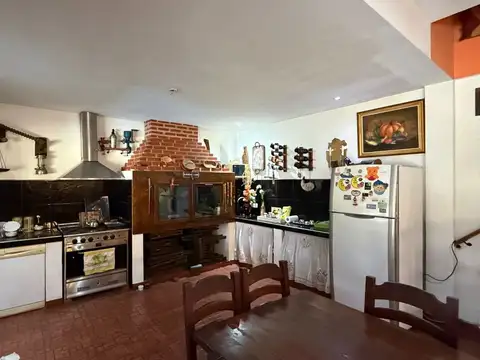 Casa 5 ambientes con 2 baños