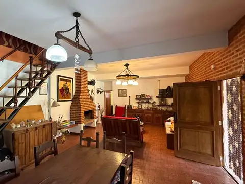 Casa en Venta con 7 cocheras
