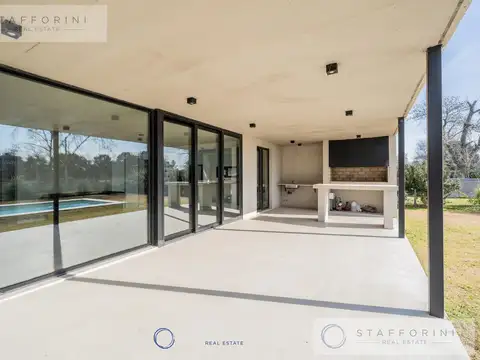Casa 4 ambientes con 2 baños