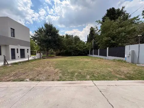 Don Torcuato. Barrio Cerrado Finca Estrada 1715 (entre Paraguay y Chile). Venta Lote 387 m2