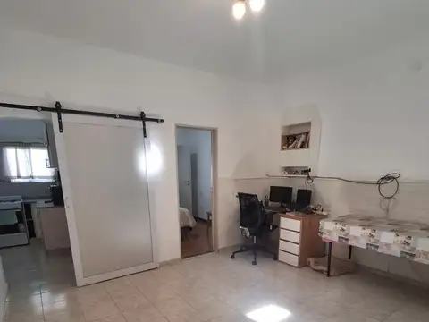 Casa 6 ambientes con 2 baños