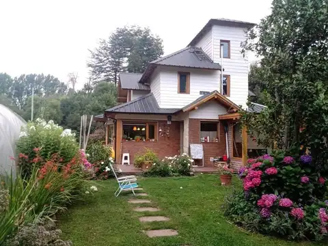 Casa con Pileta Climatizada en Paraje Lago Puelo
