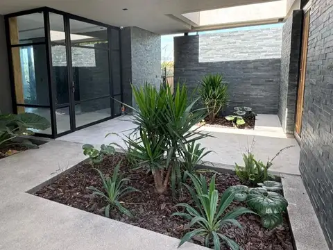 Casa en Alquiler de 5 dormitorios