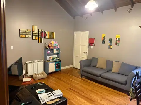 Casa 6 ambientes con 2 baños