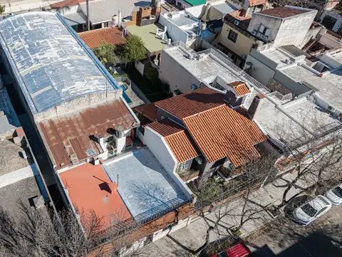 Casa al frente + casa interna + galpon