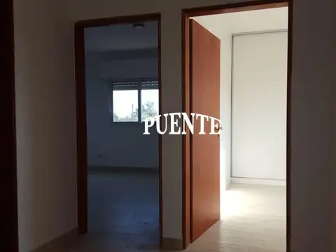 Casa en Alquiler con 2 cocheras