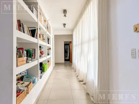 Casa en Venta con 6 cocheras