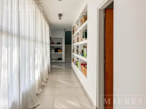 Casa 7 ambientes con 2 baños