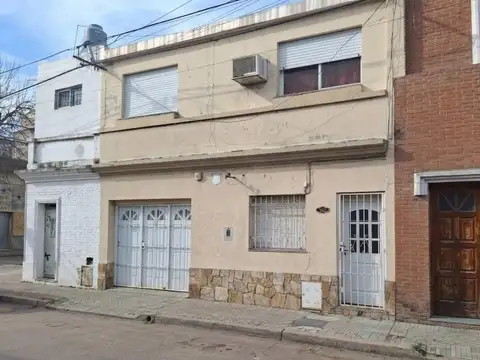 Casa Arroyito: 2 Dorm+Comodín, Cochera y Patio