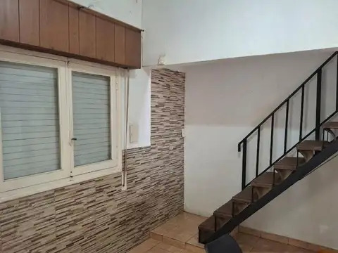 Casa 6 ambientes con 2 baños