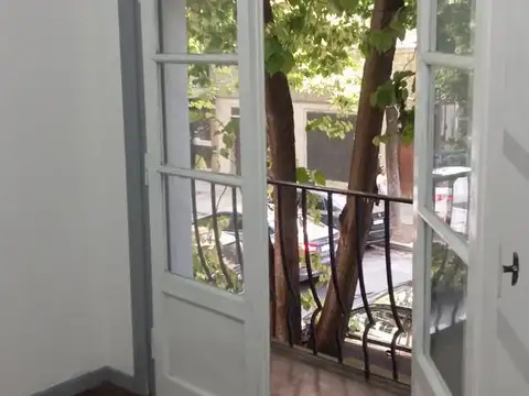 ALQUILER 2 AMBIENTES EN EXCELENTE UBICACIÓN Y BAJAS EXPENSAS !